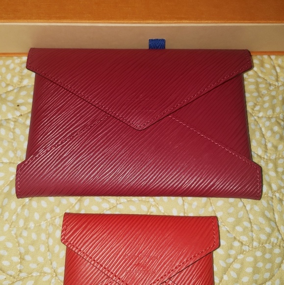 Authentic Louise Vuitton Kirigami in epi leather - Picture 1 of 8